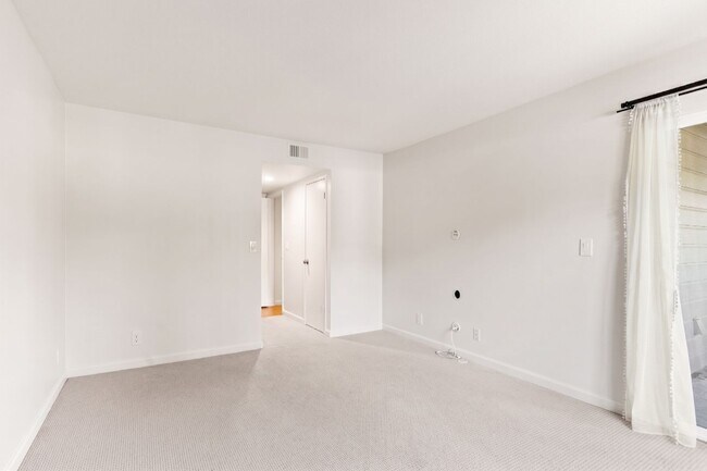 Building Photo - 760 Canyon Oaks Dr