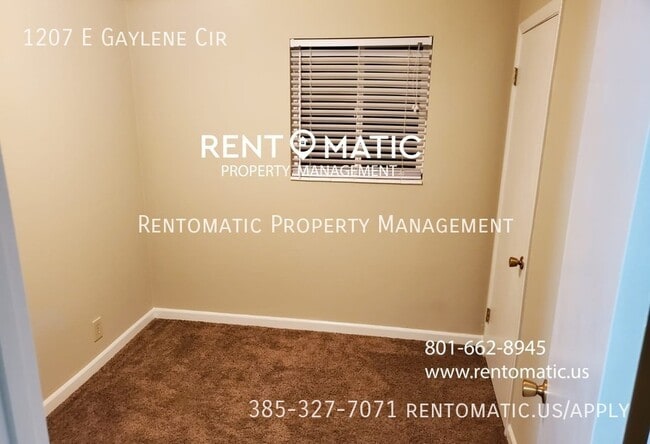 Building Photo - 1207 E Gaylene Cir