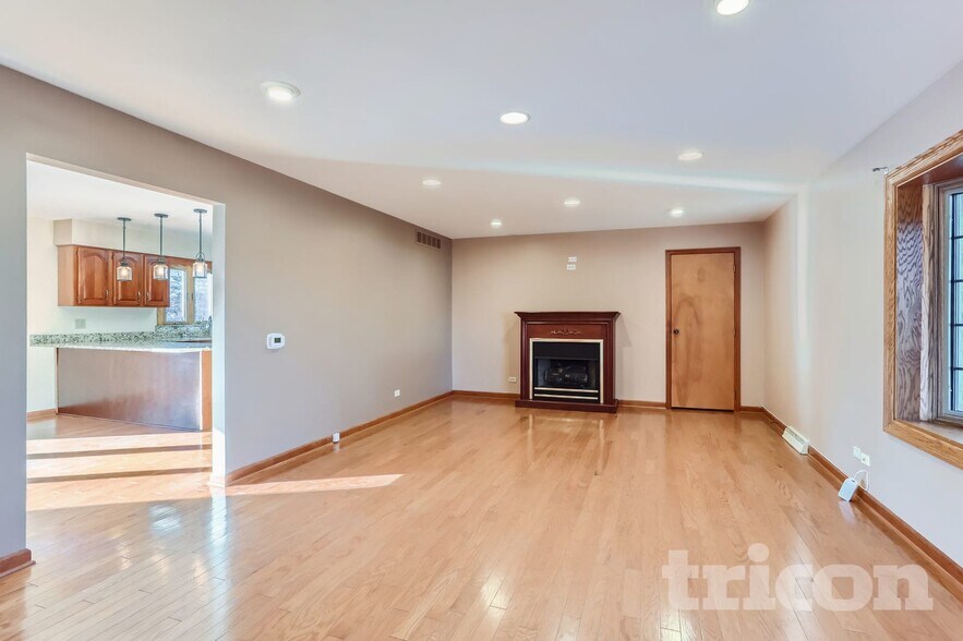 Building Photo - 1441 Maple Ln
