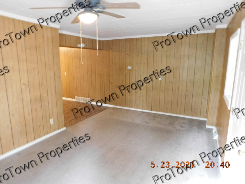 Building Photo - 10 Riverview St
