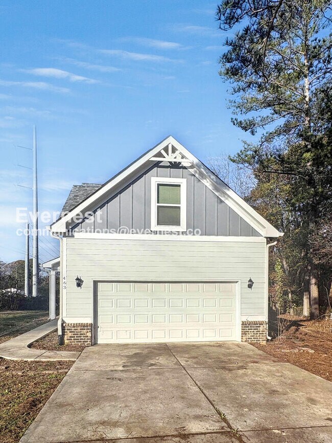 Building Photo - 463 Valley Hill Rd SE