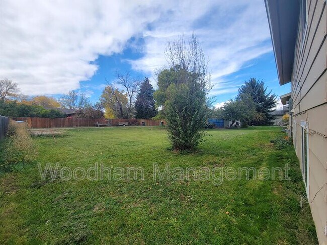Building Photo - 509 N 16th Ave