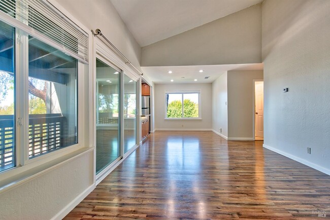 Building Photo - 355 Parkview Terrace