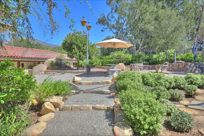 Building Photo - Breathtaking Private Estate