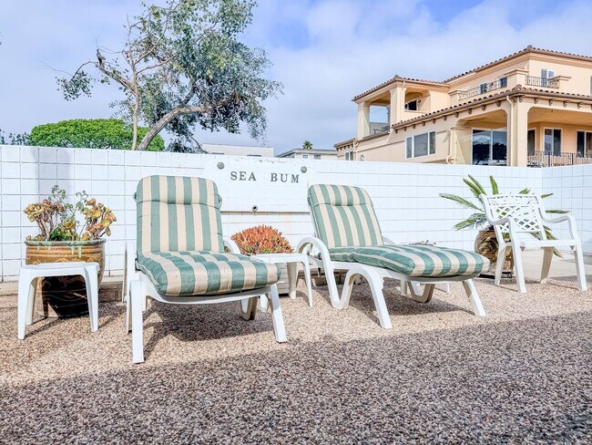 Building Photo - 1327D - The Sea Bum Sanctuary | 2 Bed 2 Ba...