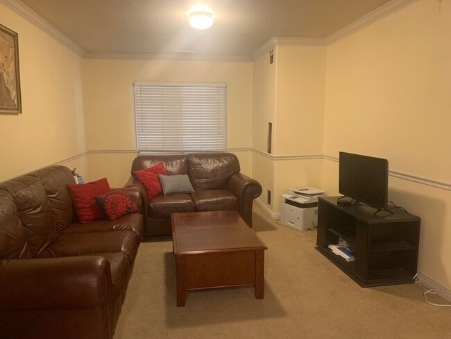 Building Photo - PRIVATE ROOM available at University Avenue Condos