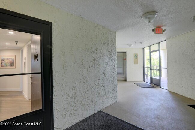 Building Photo - 9612 Riverside Dr