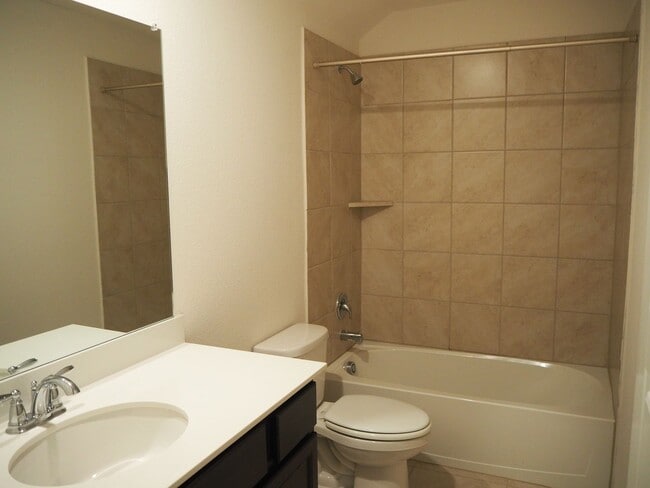 Building Photo - 2407 Klamath Dr