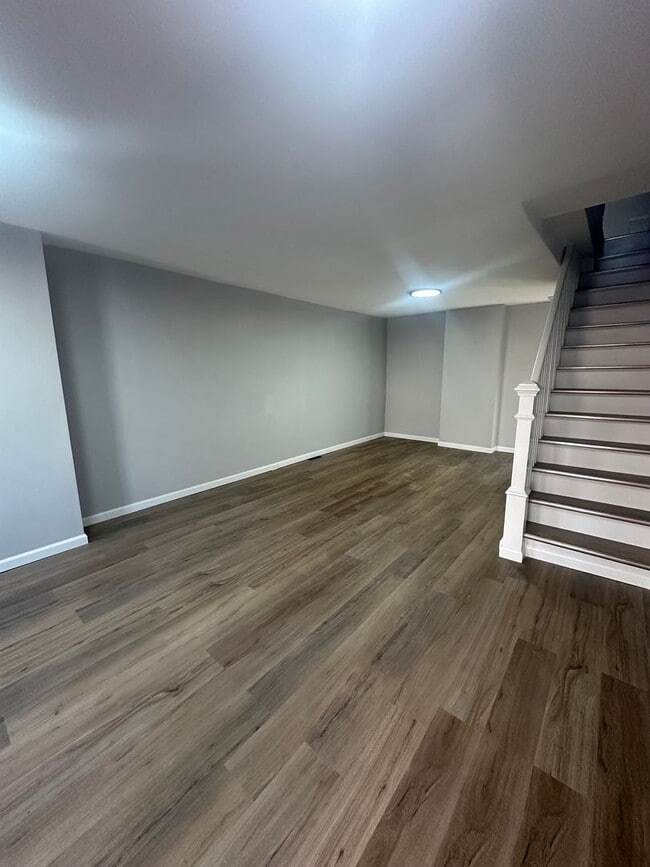 Building Photo - 2210 Greenwich St