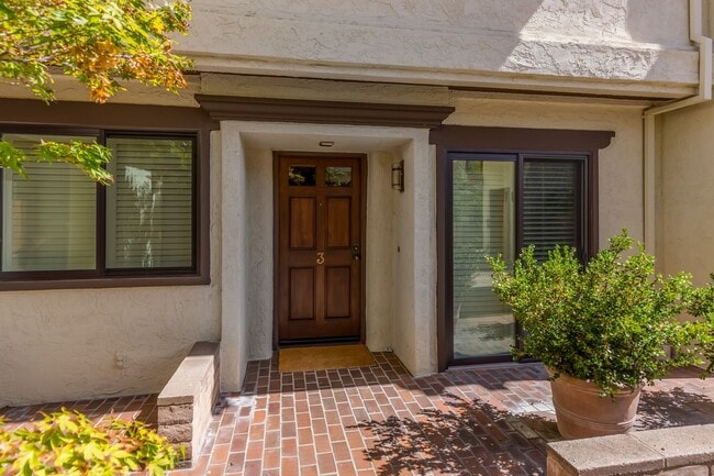 Building Photo - Downtown Los Altos Luxury Townhome