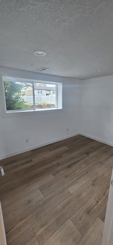Building Photo - 259 E Tj Cir
