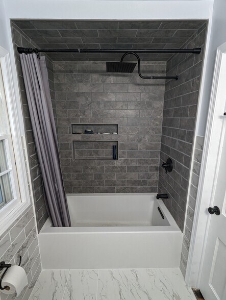 1st Floor Full Bath - 5621 16th Ave S