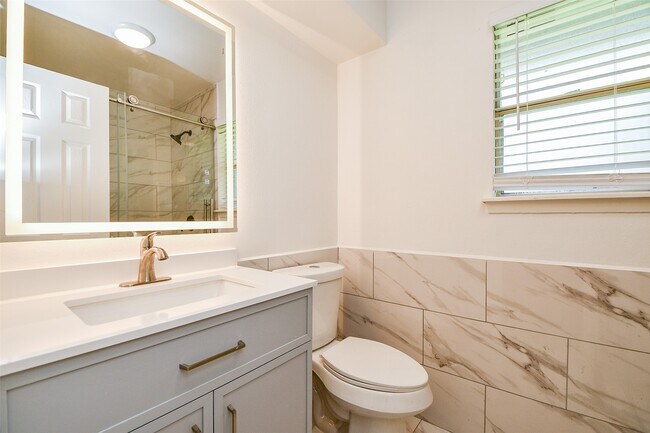 Building Photo - 162 Bluebonnet St
