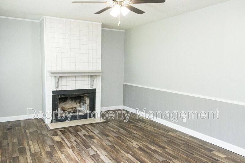 Building Photo - 730 Roberta Dr