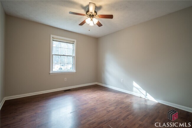 Building Photo - 275 Brookstone Dr