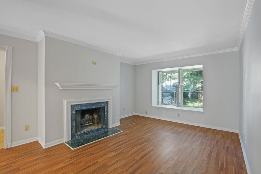 Building Photo - 93 La Rue Pl NW