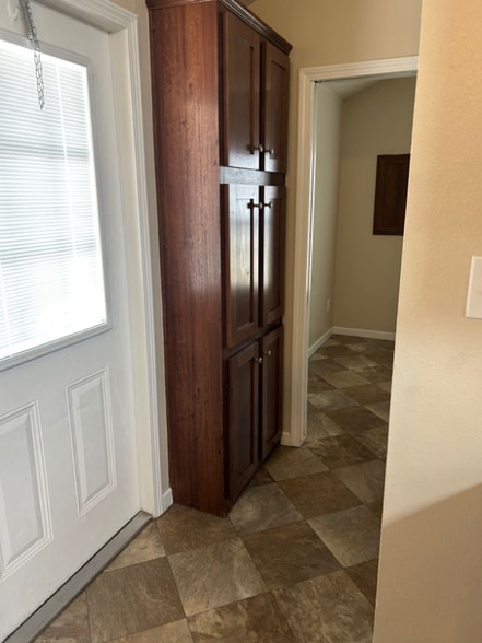 Building Photo - 2211 Ashberry Ave