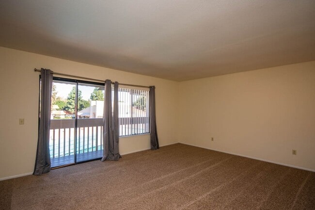 Building Photo - Spacious 3BR Condo with Pool View in Tangl...