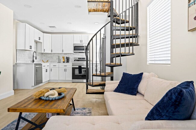 Building Photo - 4603 N Ocean Blvd