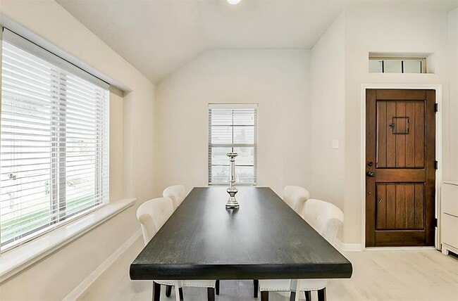 Building Photo - 20711 Winghaven Dr
