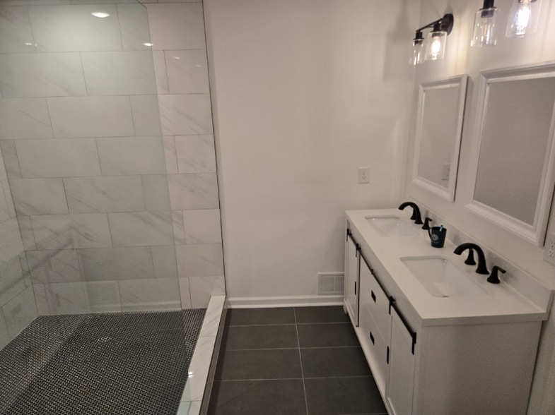 Building Photo - 175 Holly Rd NW