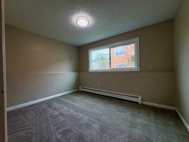 Building Photo - 917 E 46th Ct