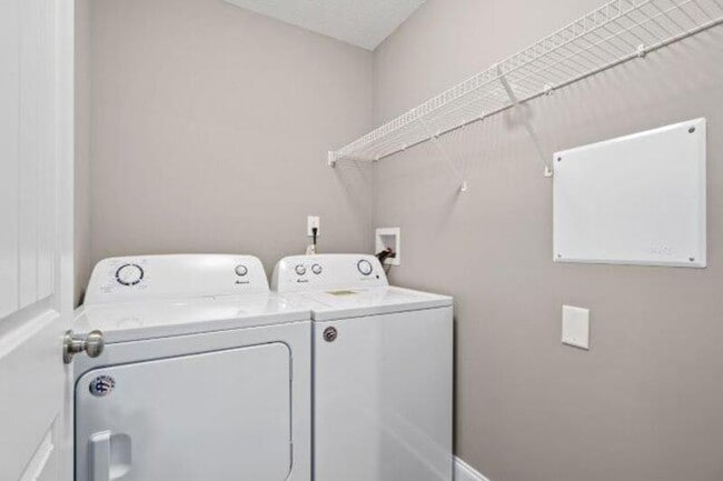 Building Photo - 1115-E2 Hillwood Drive