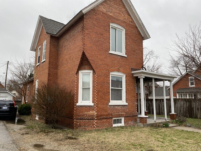 Building Photo - 11 W 14th St