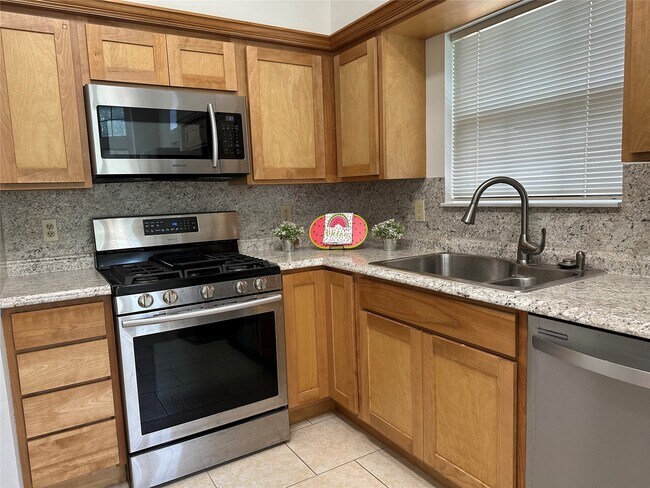 Building Photo - 14202 Misty Knoll Ct