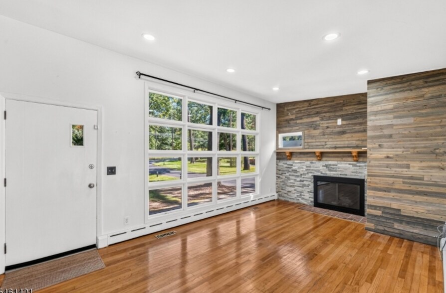 Building Photo - 879 Vosseller Ave