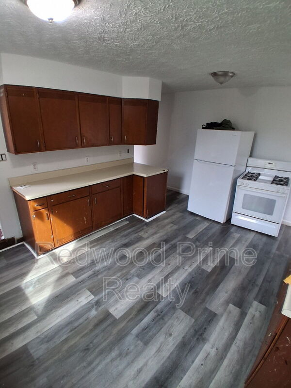 Building Photo - 534-536 Russell Ave