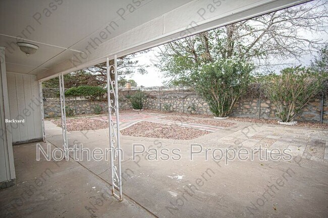 Building Photo - 11025 Tom Weiskopf Dr