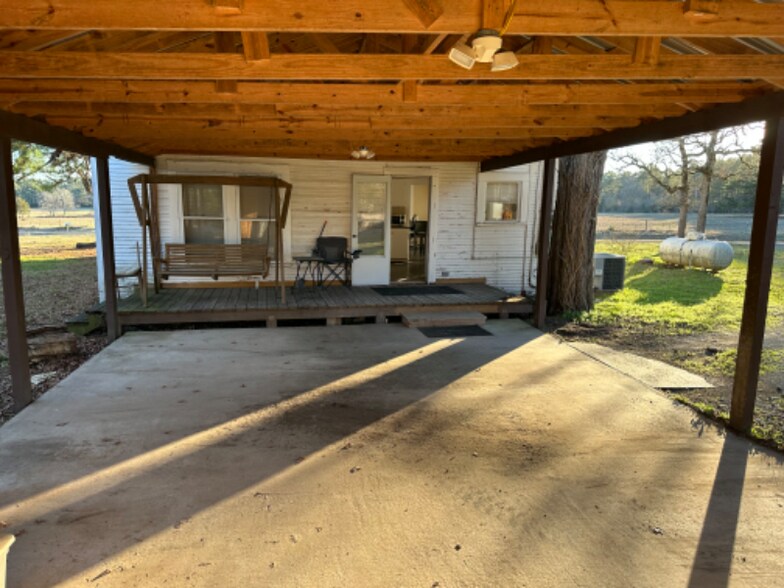 Building Photo - 1660 FM 1696