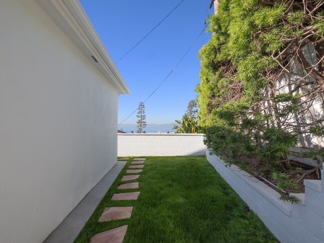 Building Photo - 108 Vía Mesa Grande