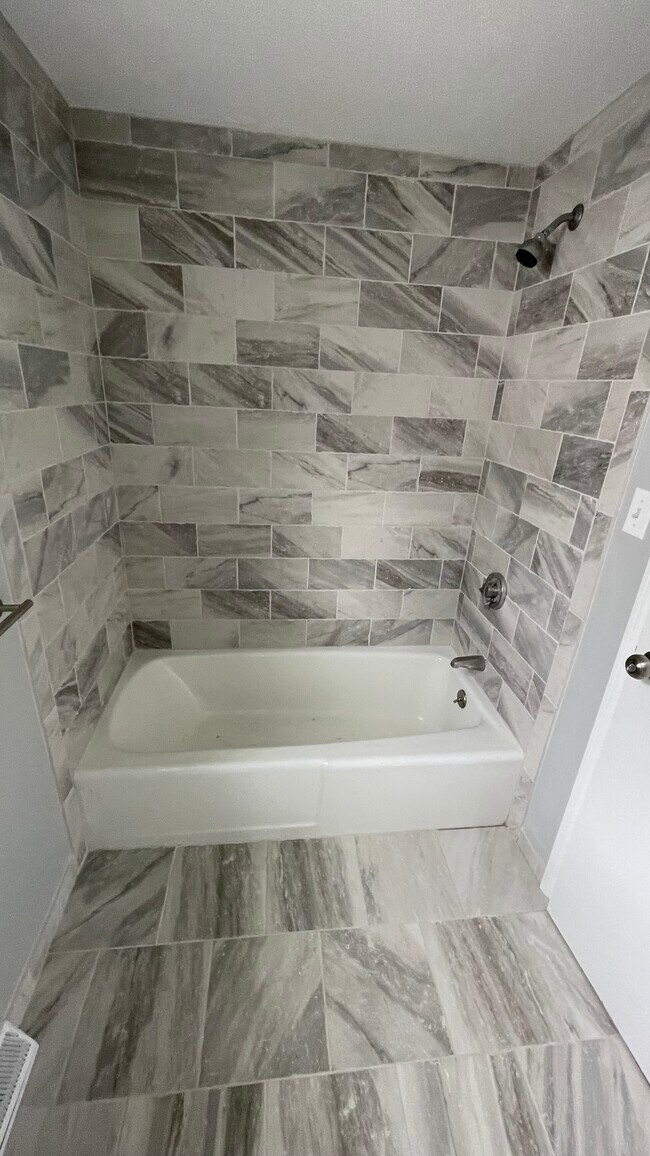 Bath - 20 Lakeview Pl