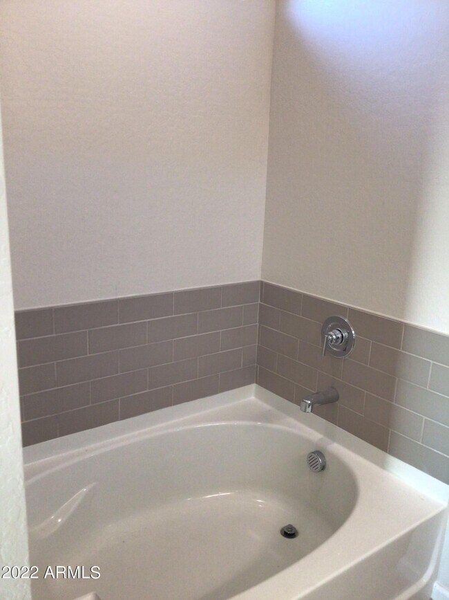 Building Photo - 691 S Silvercreek Pl