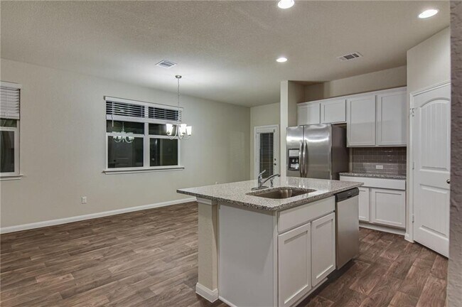 Building Photo - 309 Naset Dr