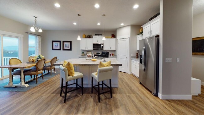 Building Photo - Don't Miss This Former Model Home Rental