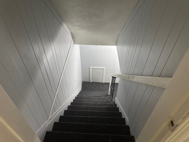 Building Photo - 72 Longfellow Rd