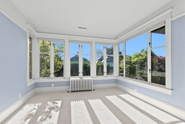 Building Photo - Stunning 1909 Craftsman w/ AC in Coveted Capitol Hill