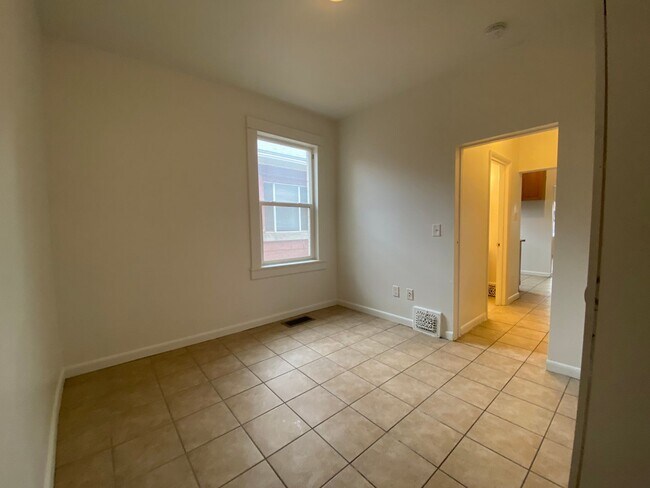 Building Photo - 926 Binford St