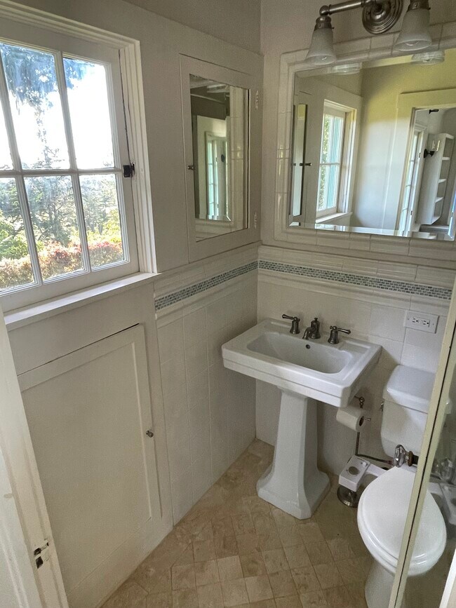 Building Photo - 80 Corona Way