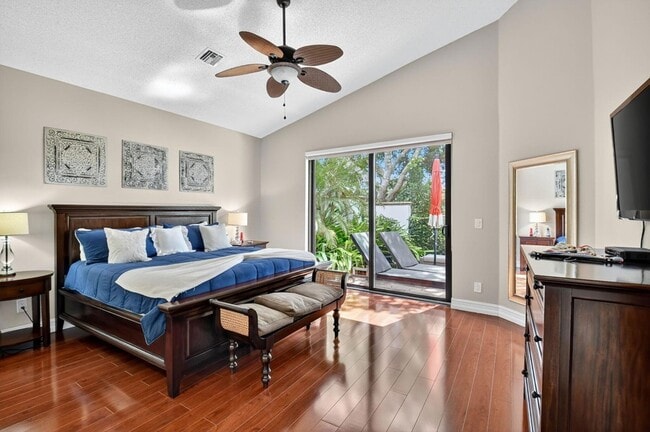 Building Photo - 5850 NW 21st Ave