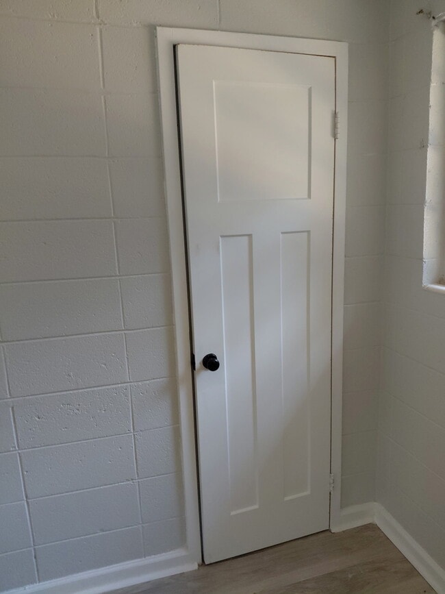 Building Photo - 821 7th Ave