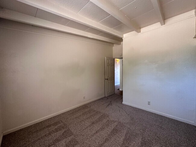 Building Photo - New Flooring Throughout