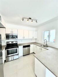 Building Photo - 8035 Crespi Blvd