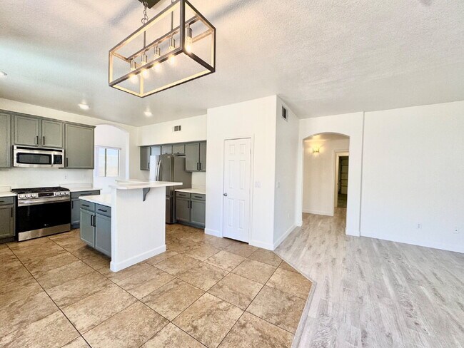 Building Photo - Spacious 4BD/3BA NLV Home with Downstairs ...