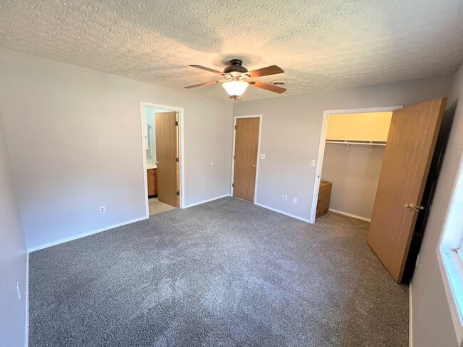 Building Photo - Single Family Home with a fenced in backyard!