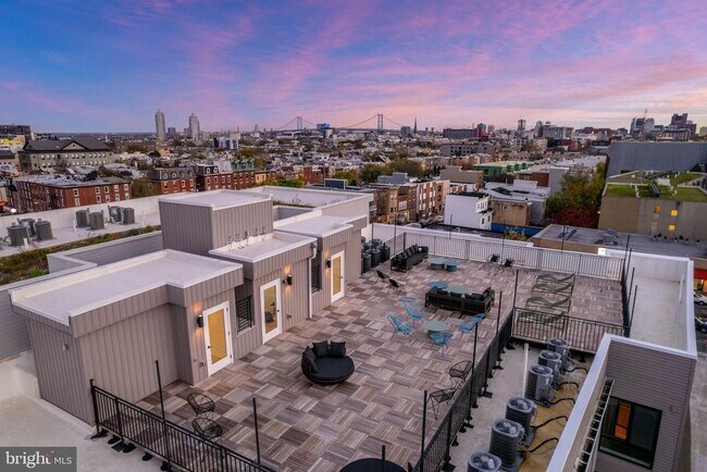 Building Photo - 629 W Girard Ave