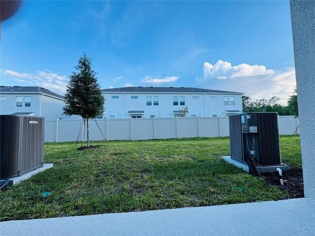 Building Photo - 2923 Skyline Lp